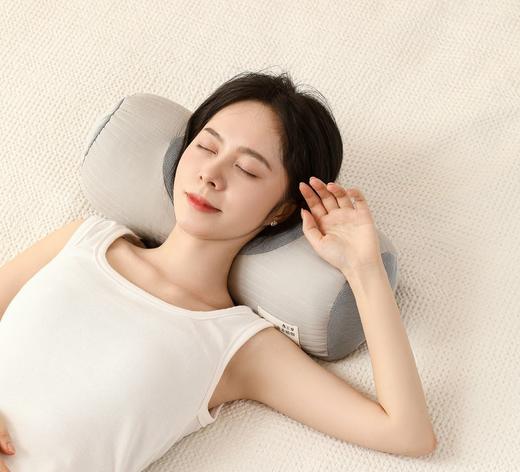 ⚕馆里受欢迎的【荞麦枕头】后脑勺再也不怕悬空了家用护颈枕 🔺填充来自大凉山荞麦壳，天然又健康 套可轻松拆卸，双层设计，隐形拉链 商品图3