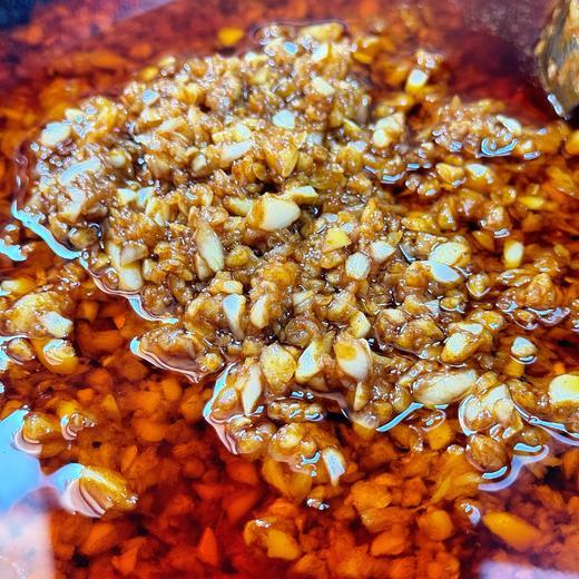 【蒜蓉油】蒜粒含量超70%，蒜香浓郁，蒜粒酥软爆香，蒜油香而不辣，双重口感让人欲罢不能！ 商品图1