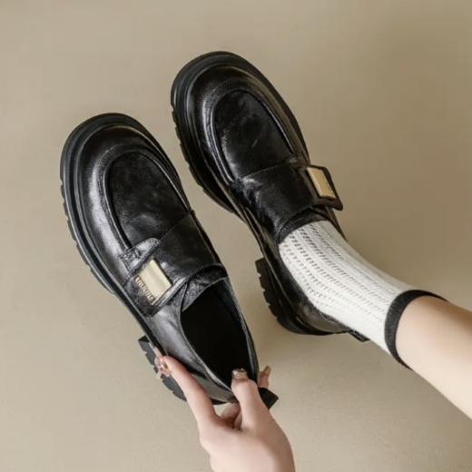 😘【2025岁愿春夏新款厚底真皮乐福鞋单鞋💥】 🔥乐福鞋我真的穿不腻！太太太百搭了 鞋子上脚特别舒适 👍走路久了也不会累脚 金属方块搭配高级又有质感～👏🏻 什么场合都能驾驭！🤩 商品图2