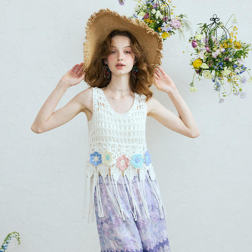 两三事 花絮折枝 2025夏季新款度假风流苏下摆镂空勾花背心女 商品图2