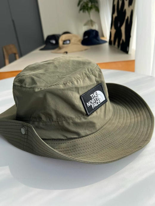 原单正品北面最新品渔夫帽来啦！

加宽帽檐 防水 透气 可折叠 更好收纳

颜色  黑色 藏青 卡其 军绿 灰色 商品图5