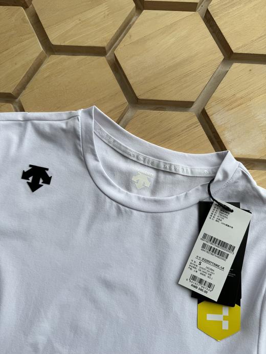 点此购买 迪桑特夏季男女款TOUGH运动透气短袖针织T恤 LL 312582 商品图9