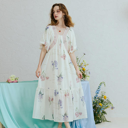两三事 云纱香影 2025夏季新款公主风灯笼袖织带拼接印花连衣裙 商品图1