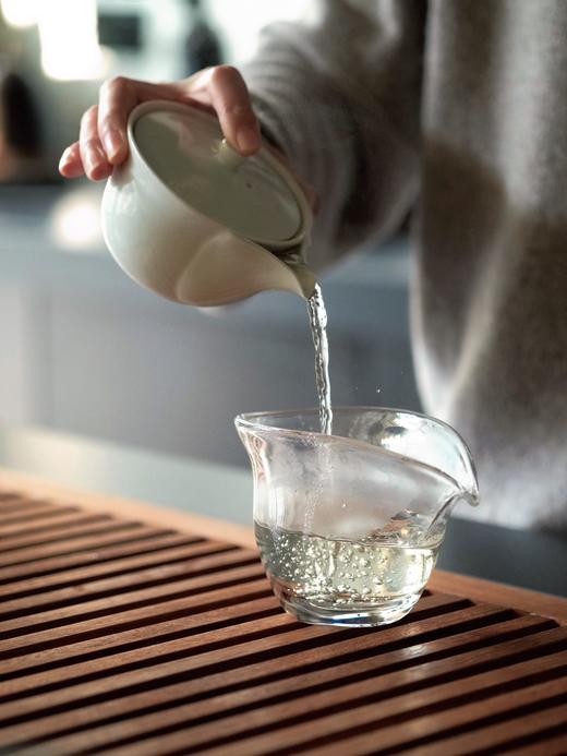 【25年西湖龙井明前头采】今天西湖龙井终于开采了，今年确实是晚了好多。不过我们毕竟不打生长素，让茶芽慢慢生长，自己喝更放心 商品图1