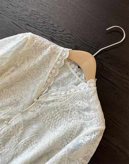 法式重工刺绣上衣V领蕾丝花边小衫长袖开衫喇叭袖白色衬衣女春夏 商品图10