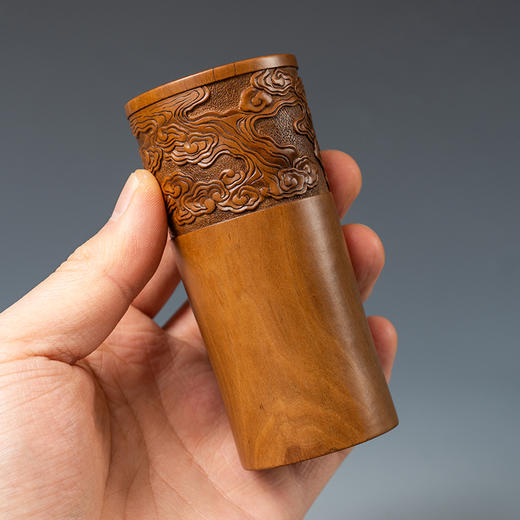 清 黄杨木雕云纹一手握笔筒 商品图1