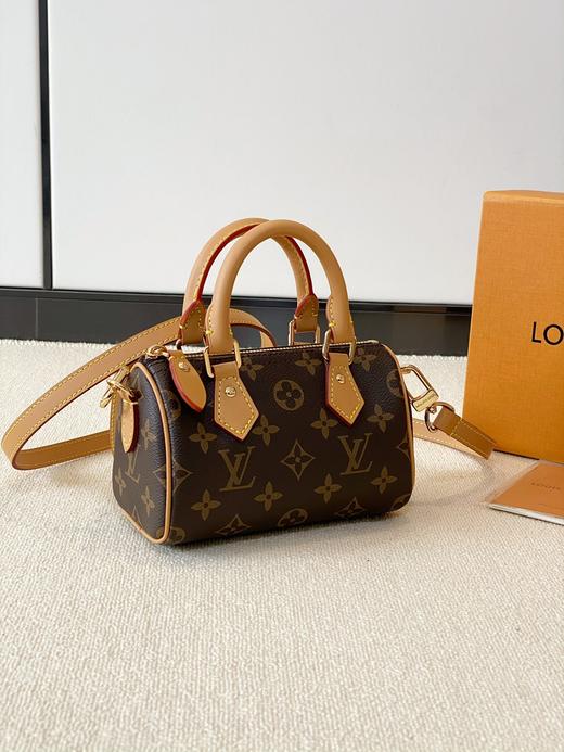 海外出入专柜版捡漏LVNano小枕头包 商品图9