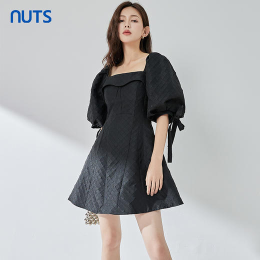 NUTS夏季新品黑色时尚优雅气质方领短袖蝴蝶结显瘦连衣裙324101141B 商品图3