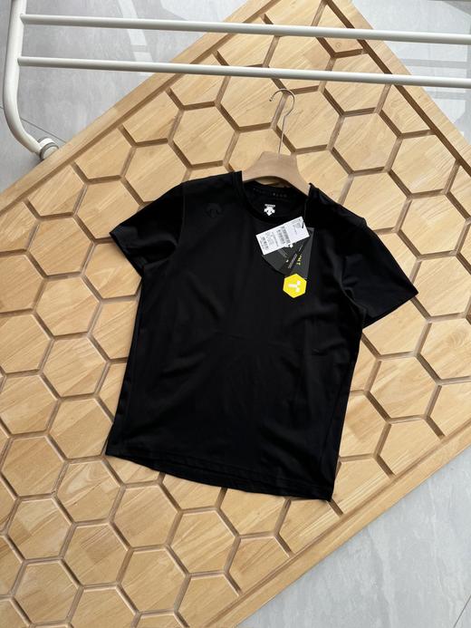 点此购买 迪桑特夏季男女款TOUGH运动透气短袖针织T恤 LL 312582 商品图5