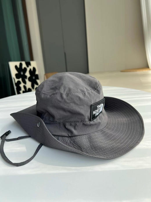 原单正品北面最新品渔夫帽来啦！

加宽帽檐 防水 透气 可折叠 更好收纳

颜色  黑色 藏青 卡其 军绿 灰色 商品图4