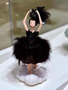 郭玲《黑天鹅》然女孩