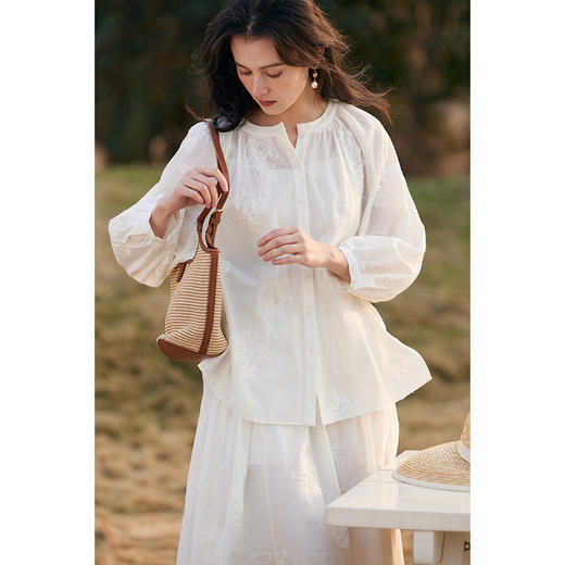 HeyDress醋酸立体绣花衬衫女夏季法式复古宽松慵懒感气质白色小衫 商品图1