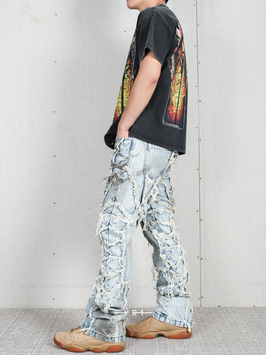 WHO DECIDES WAR | 毛须喷漆拼接牛仔裤 商品图5