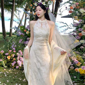 西遇新中式挂脖旗袍女夏季新款暗纹绣花盘扣无袖露肩连衣裙SS150338