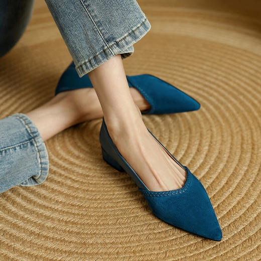 【预售5天】尖头平底鞋早春新款黑色百搭显瘦浅口复古磨砂V口单鞋PS&PS3097-1 商品图1