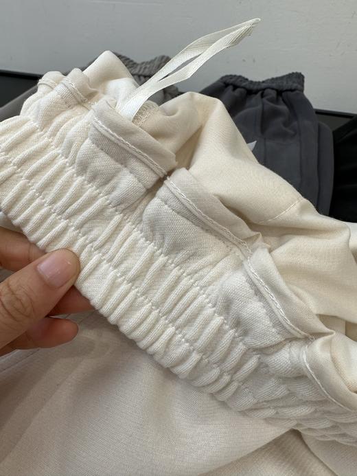 极度舒适！裤王😎口碑爆款裤型！一条拯救全腿型❗️今年的升级新款【URZA&TAFR窄版开叉阔腿直筒卫裤】裤腰松紧抽绳设计，不勒肚肚0束缚！✅裤脚开衩设计，时髦不单调！超级无敌长腿神裤！微阔藏肉版型！ 商品图10