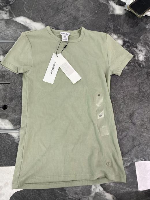 瑕疵Calvin Klein/CK 女士修身纯色棉混纺刺绣标罗纹透气休闲短袖T恤 商品图0