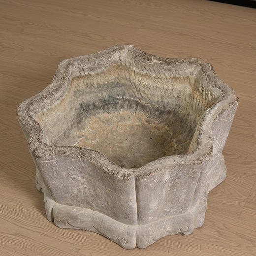 清 太湖石雕瓜棱葵口赏盆 商品图1