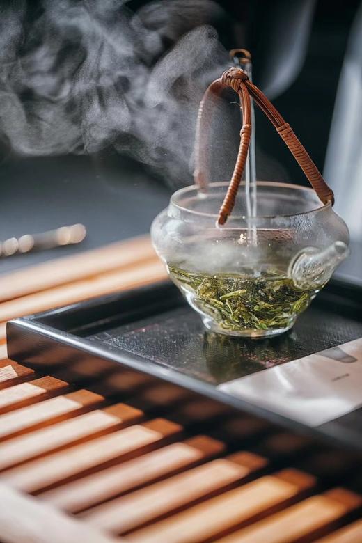 【25年西湖龙井明前头采】今天西湖龙井终于开采了，今年确实是晚了好多。不过我们毕竟不打生长素，让茶芽慢慢生长，自己喝更放心 商品图2