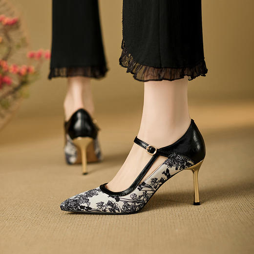 【预售5天】中式国风尖头高跟鞋，气质细跟配旗袍一字扣浅口水墨画单鞋JGGXY&J70731 商品图0