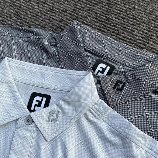 正品日单FJ 高尔夫长袖体恤打底衫。孤品灰色 XXL 码胸围 116。
原价 9000 日元 商品图2