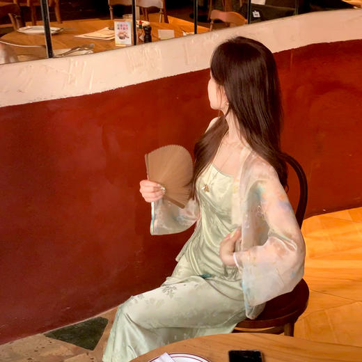 金蘑菇菇【柔光铃兰】设计师高定夏季薄款宽松防晒衫显瘦时髦吊带裙女 商品图4