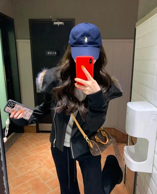 海外出入专柜版捡漏LVNano小枕头包 商品图3