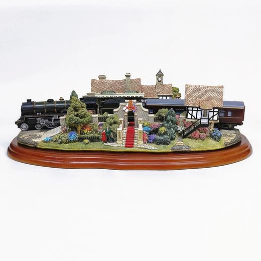 Lilliput Lane2001年限量为庆祝女王金禧制作的桑德林汉姆皇家火车站台 商品图1