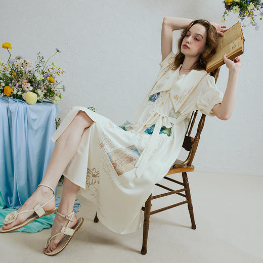 两三事 岚烟织梦 2025夏季新款复古可拆刺绣大翻领绑带印花连衣裙 商品图3