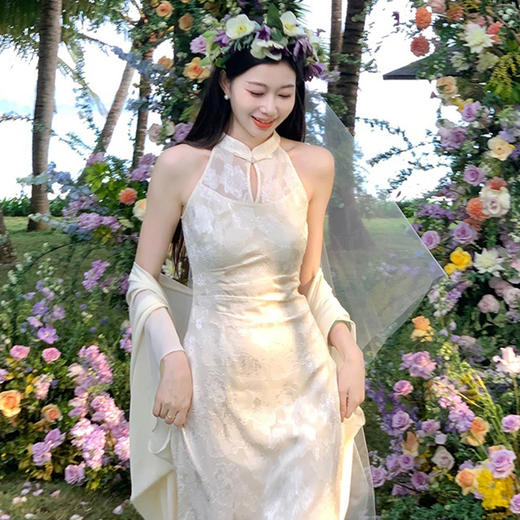 西遇新中式挂脖旗袍女夏季新款暗纹绣花盘扣无袖露肩连衣裙SS150338 商品图4