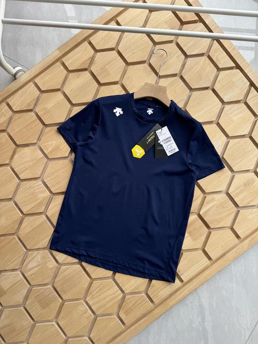 点此购买 迪桑特夏季男女款TOUGH运动透气短袖针织T恤 LL 312582 商品图4