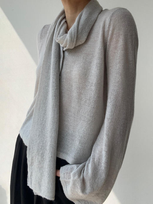 ZAANLI｜ZN10016-2 薄灰色 轻薄羊驼毛围巾宽袖针织上衣 商品图4