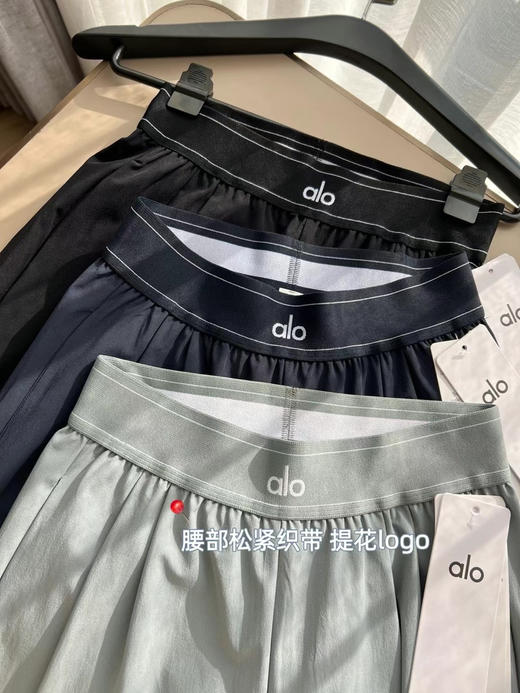 原单正品【Alo yoga神裤】
【春夏款｜腿标梭织阔腿裤】
为春夏而生的Alo神裤！！
飘逸轻盈的感觉 气场全开
又兼顾住了舒适度 上身无压力很自由.
三个色，尺码S M L 商品图5