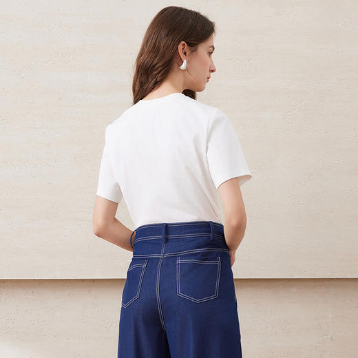 EITIE爱特爱简约圆领正肩直筒显瘦蝴蝶绣花休闲T恤短袖2025夏新款B2502604 商品图5