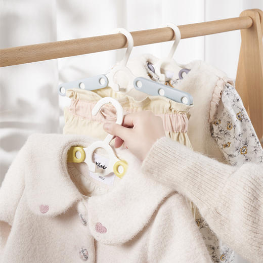 可伸缩儿童婴儿宝宝儿童专属小衣架 无痕防滑晾衣架 商品图0