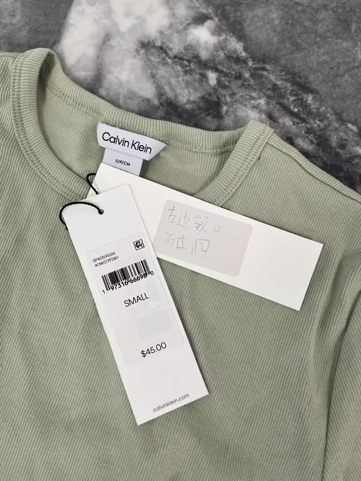 瑕疵Calvin Klein/CK 女士修身纯色棉混纺刺绣标罗纹透气休闲短袖T恤 商品图3