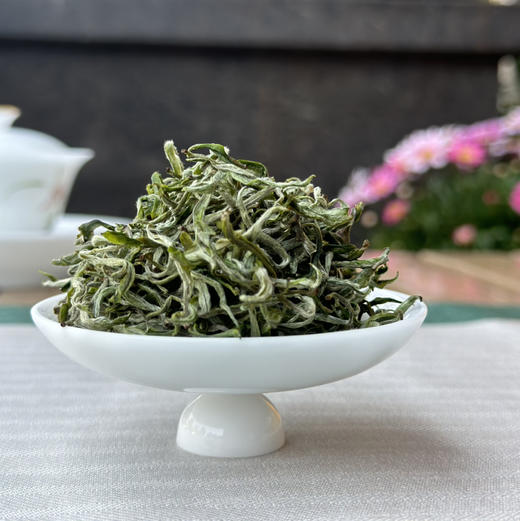 乙巳春茶上市｜保靖黄金茶（头采好时节·明前特级）以“高氨基酸、高茶多酚、高叶绿素和高水浸出物质”和“香、绿、爽、醇”四高四绝品质特点享誉全球，一两黄金一两茶，馈赠自饮佳品，规格：50g*2罐*1盒 商品图1