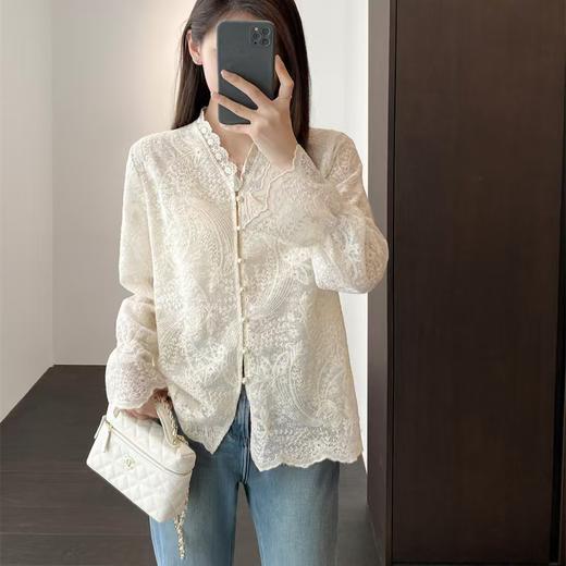 法式重工刺绣上衣V领蕾丝花边小衫长袖开衫喇叭袖白色衬衣女春夏 商品图6