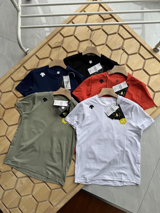 点此购买 迪桑特夏季男女款TOUGH运动透气短袖针织T恤 LL 312582 商品图0