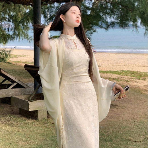 西遇新中式挂脖旗袍女夏季新款暗纹绣花盘扣无袖露肩连衣裙SS150338 商品图1