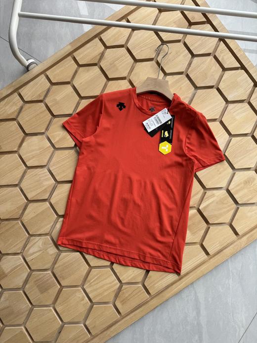 点此购买 迪桑特夏季男女款TOUGH运动透气短袖针织T恤 LL 312582 商品图1