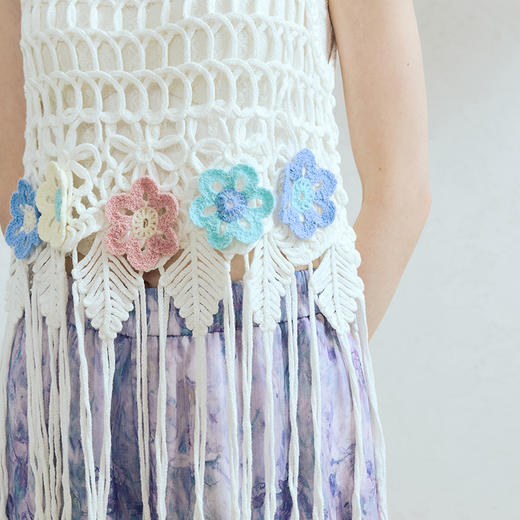 两三事 花絮折枝 2025夏季新款度假风流苏下摆镂空勾花背心女 商品图3