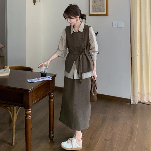 HR2C075W6036 黑色韩系高级感马甲套装裙女春2025新款气质衬衫半身裙三件套 商品图1