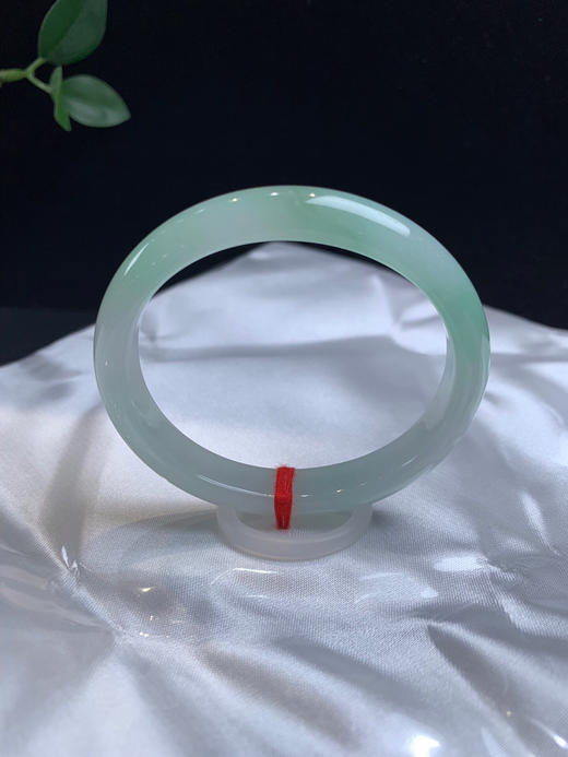 612493，53.8冰甜绿贵妃 ，小清新，干净水润 一截甜绿色，很秀气 商品图0