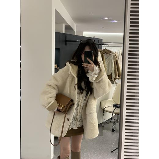 现货【小甜豆】设计师高定秋冬保暖宽松加厚氛围感戴帽毛毛外套女 商品图1