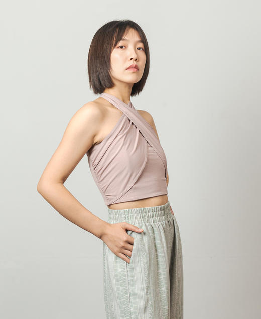 AddOne+1瑜伽运动时尚亲肤抗菌挂脖交叉短背心（带胸垫） 商品图1