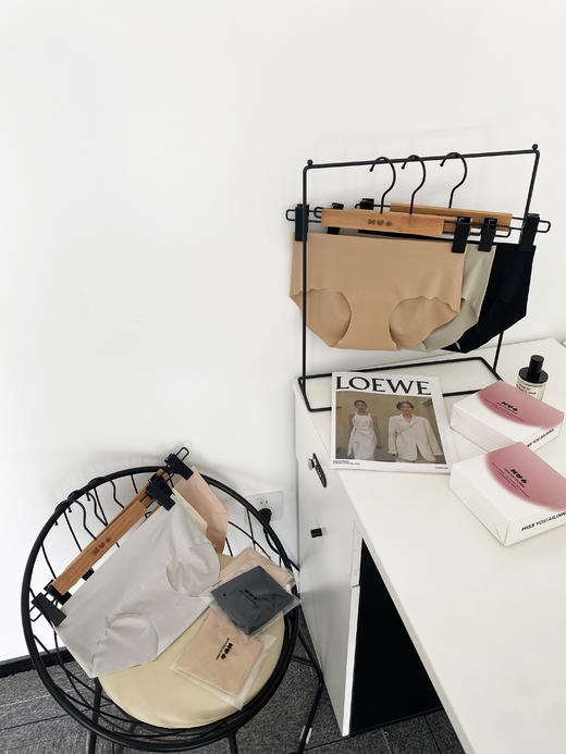 🔥🔥无限回购款！！10A级桑蚕丝内裤💰39.9到手4条‼️‼️ 【觉袈10A桑蚕丝无痕内裤】高颜值奶皮感！穿上一秒爱上！ 商品图3