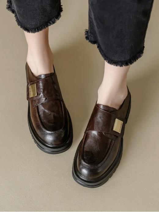 😘【2025岁愿春夏新款厚底真皮乐福鞋单鞋💥】 🔥乐福鞋我真的穿不腻！太太太百搭了 鞋子上脚特别舒适 👍走路久了也不会累脚 金属方块搭配高级又有质感～👏🏻 什么场合都能驾驭！🤩 商品图1