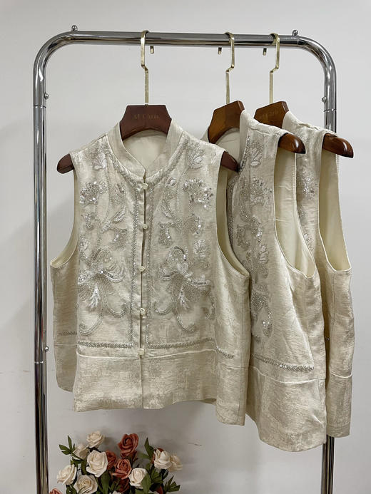 新增！可穿到160斤❗AU品牌直发【新中式天丝亚麻、桑蚕丝系列▪国风外套/马甲】超多款可选！都超级美！✅上身透气舒适，宛如工艺品，华丽精致！ 商品图7
