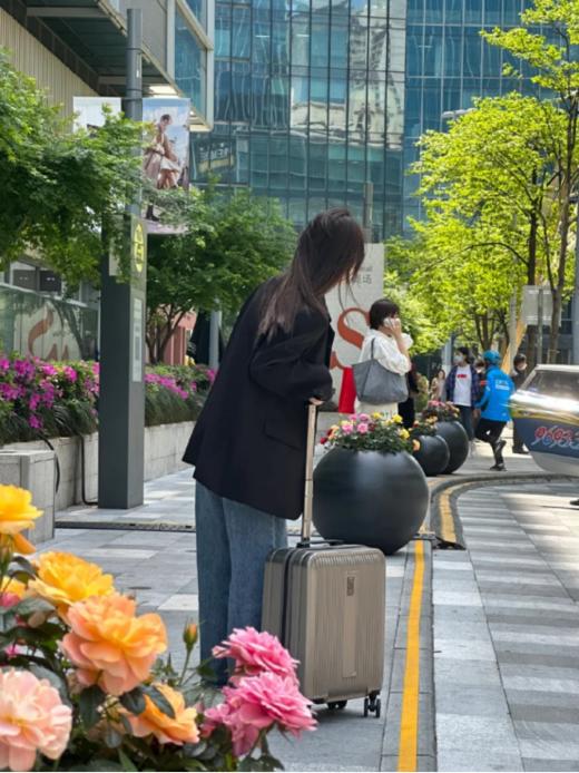 ♦️限时福利🔥品质天花板❗️【外交官Diplomat行李箱系列】✅360°万向轮，顺滑耐磨，省力推行 ✅简约高级，轻量化设计，出行无压力❗️ 多款式 多尺寸 满足各种出行需求❗️ 商品图1